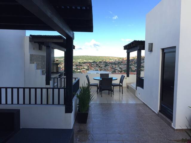 ENTIRE HOUSE & MAGNIFICENT VIEW!!