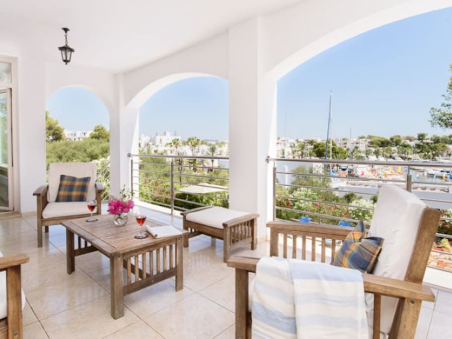 Terrace with views to the Marina