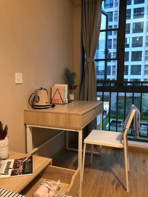 亼家麻雀虽小,但五脏俱全,还会不定期更换一些书刊以供闲时阅读