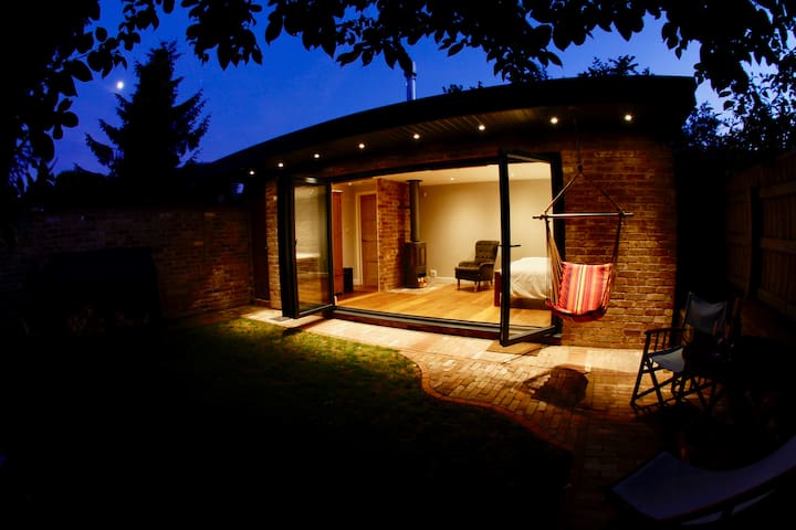 Luxury studio, own garden, log burner & en suite
