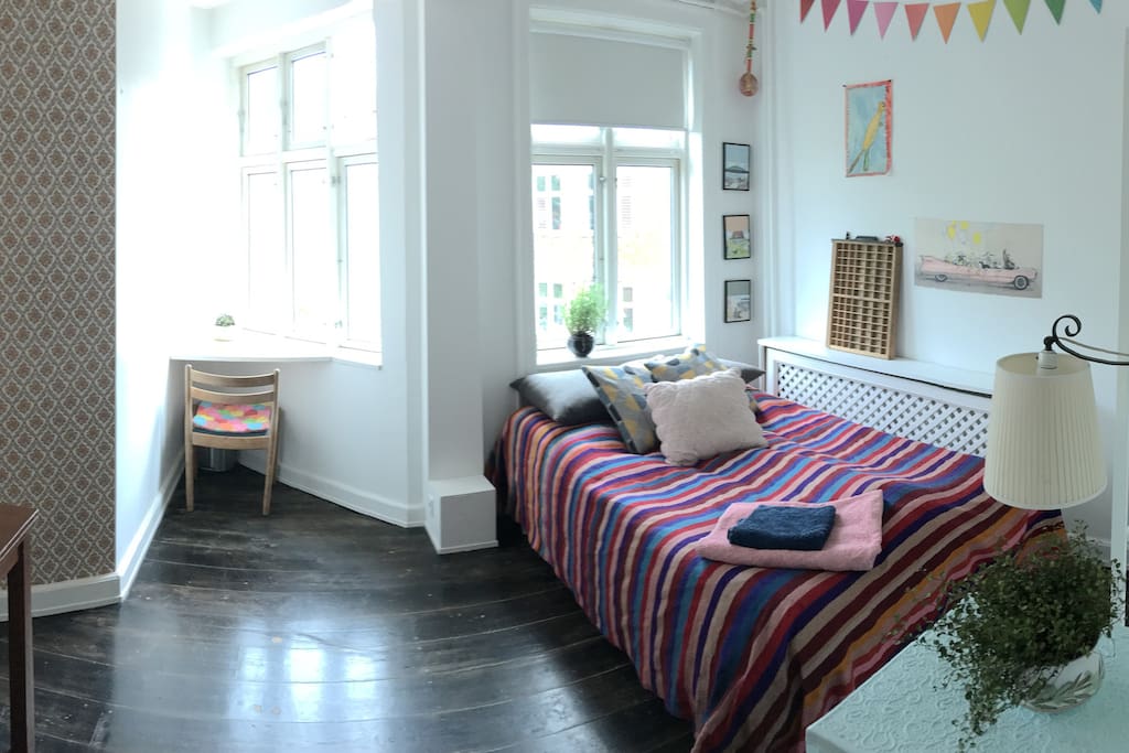 Very light and spacious room with desk and dining table