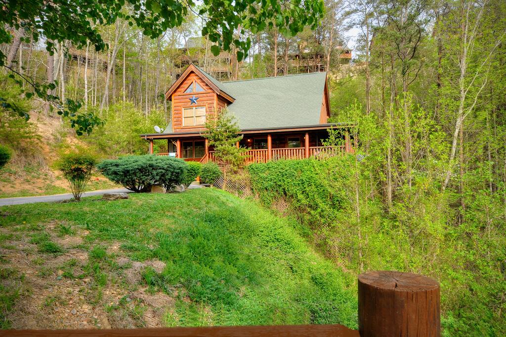 Exterior front of cabin