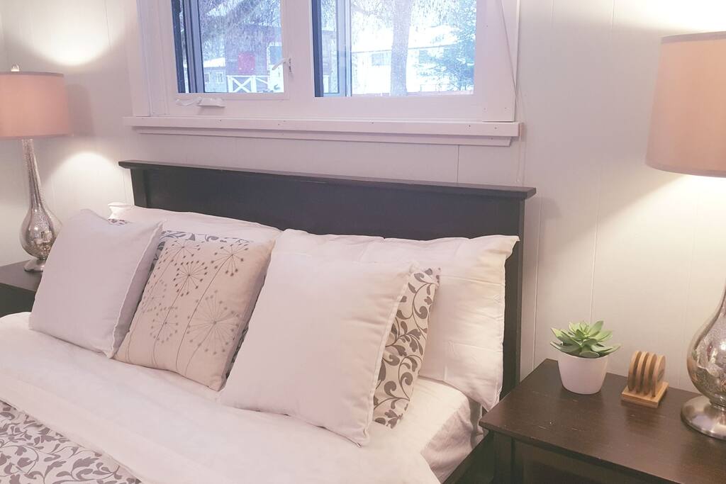 Here is Your Wonderful queen, soft cotton sheets, loaded with plush pillows comfy cosy bed.