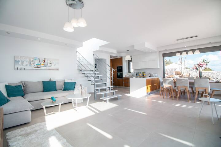 Gregorys Luxury Villa gallery image 5