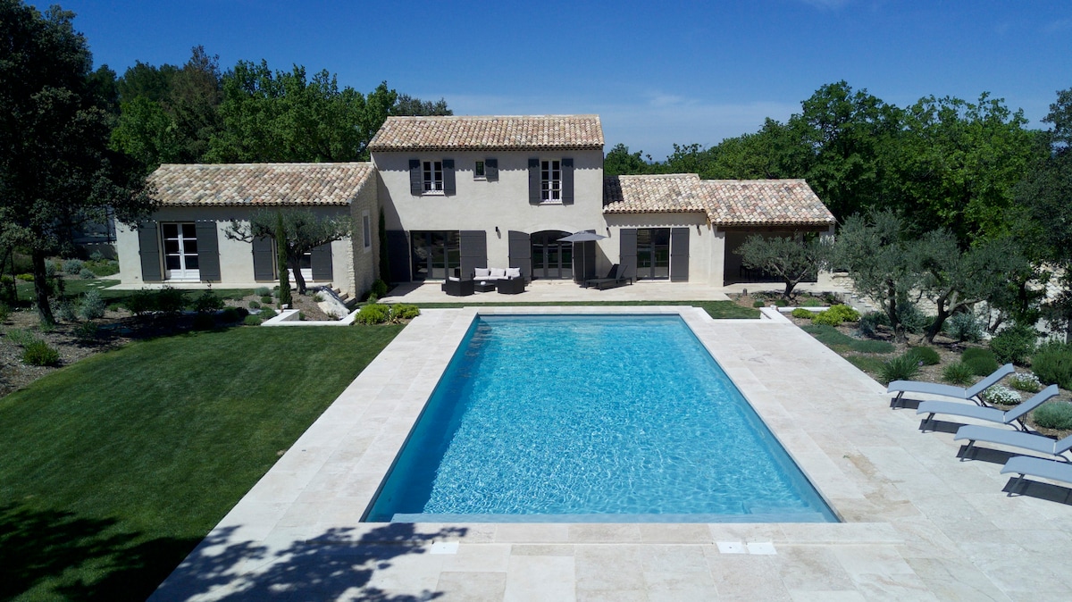 Bastide with pool 2 steps from Saint-Rémy-de-Prov