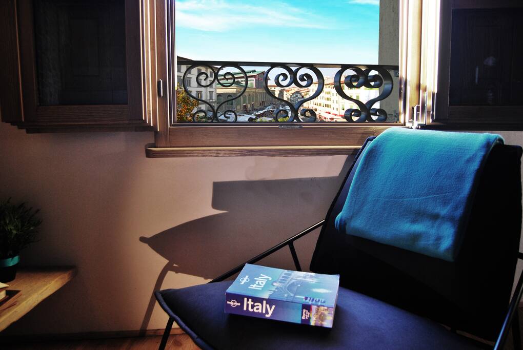 the panoramic loft looking at the Mercato Centrale square