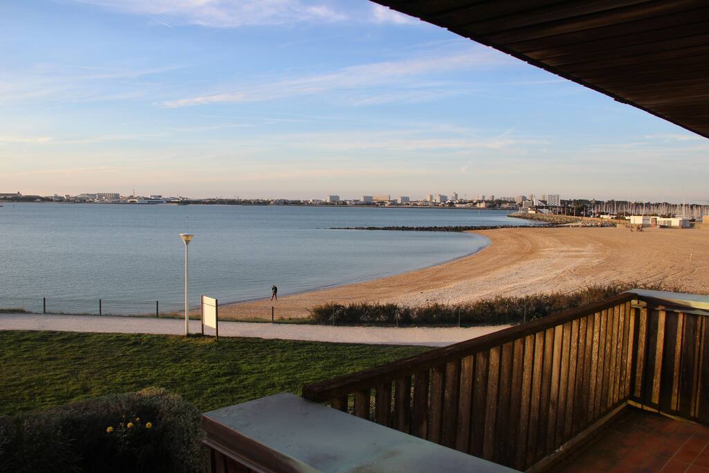 Vue de la terrasse sur la plage des minimes.