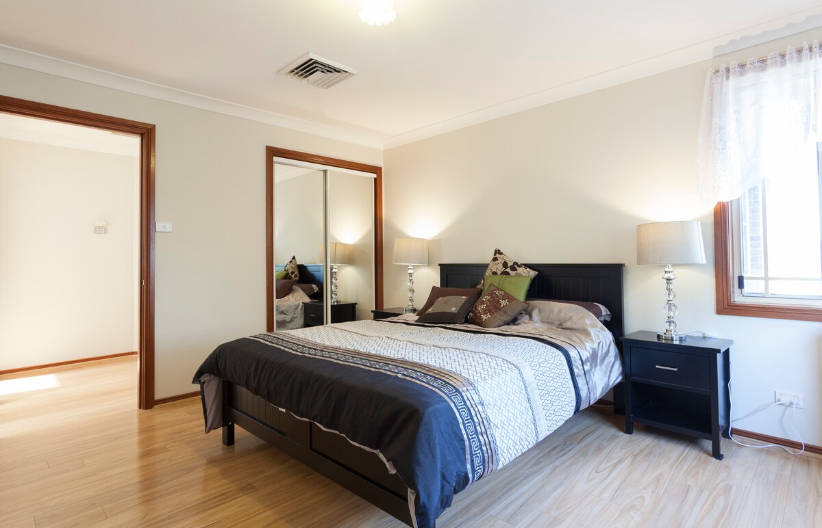 En-suite Rm in Rhodes w/ Air Con close to Olympic