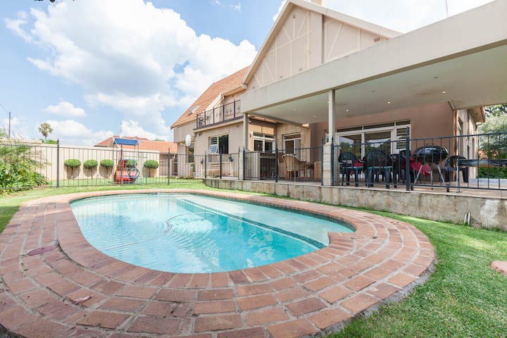 Huge 7 bedroom House & Cottage in Johannesburg