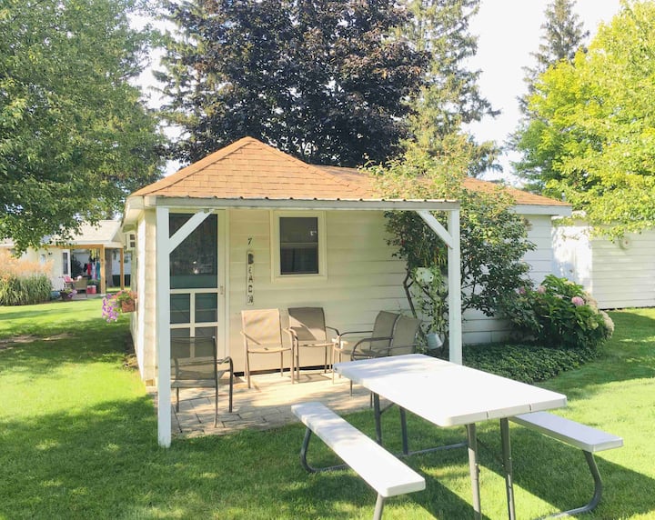 Beach Cottage 7 on Lake Erie, near Cedar Point Cottages for Rent in