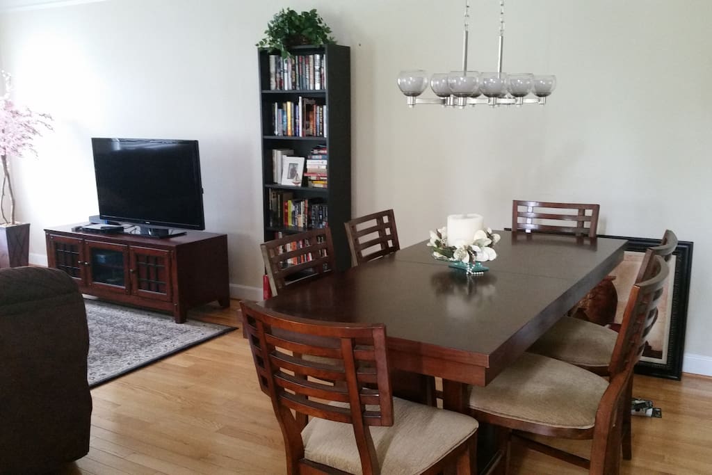 Dining area connected to livingroom