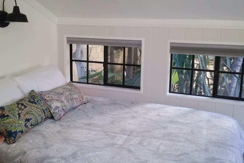Nice Queen bed