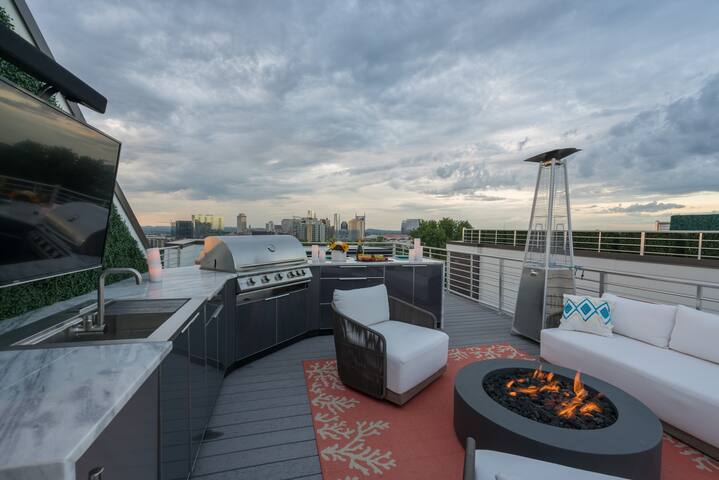 Private Rooftop, Fire Pit, & Downtown Views gallery image 2