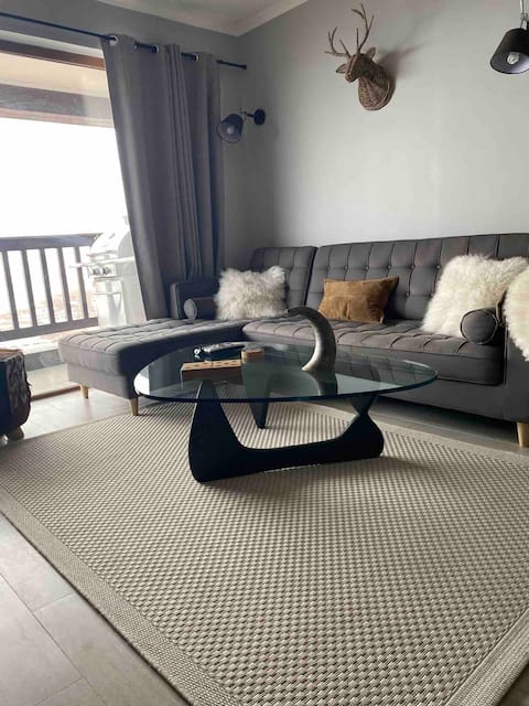 Luxury apartment, newly renovated, ski in-out