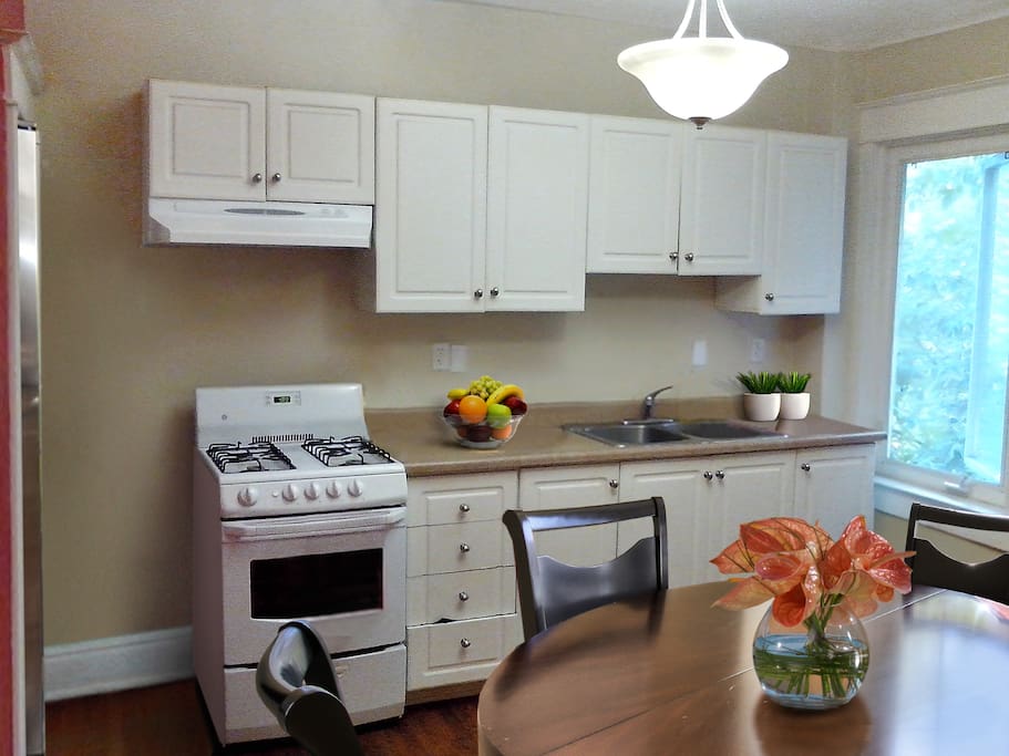 Spacious Kitchen to cook culinary delights with fresh/veg market in walking distance.