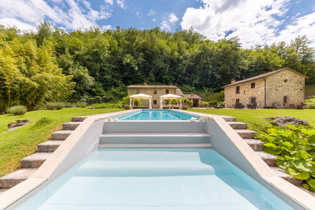 Mulino di Anqua Pools: 12m x 4m (1,5 m deep) and 4m x 4m (0,5m deep)