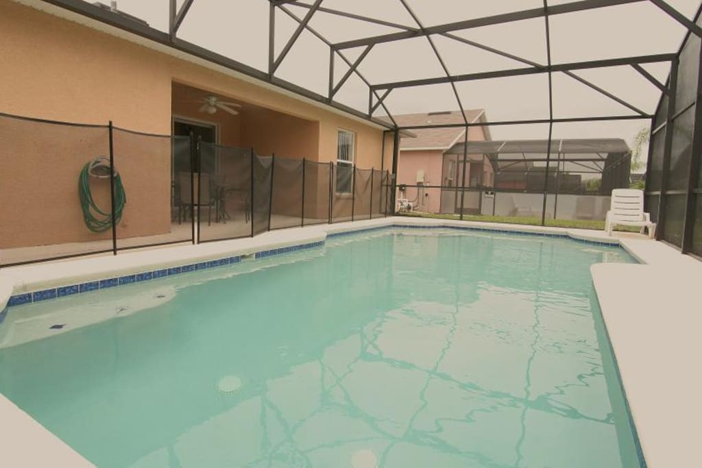 extra large pool with pool heat