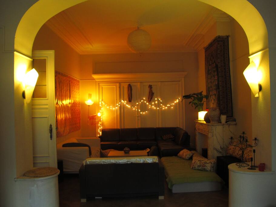 Living room: This is the chill part. The flatmates may have friends visiting or organising an "apero", so keep in mind that it's a shared flat and it can be very quiet but also less quiet sometimes.