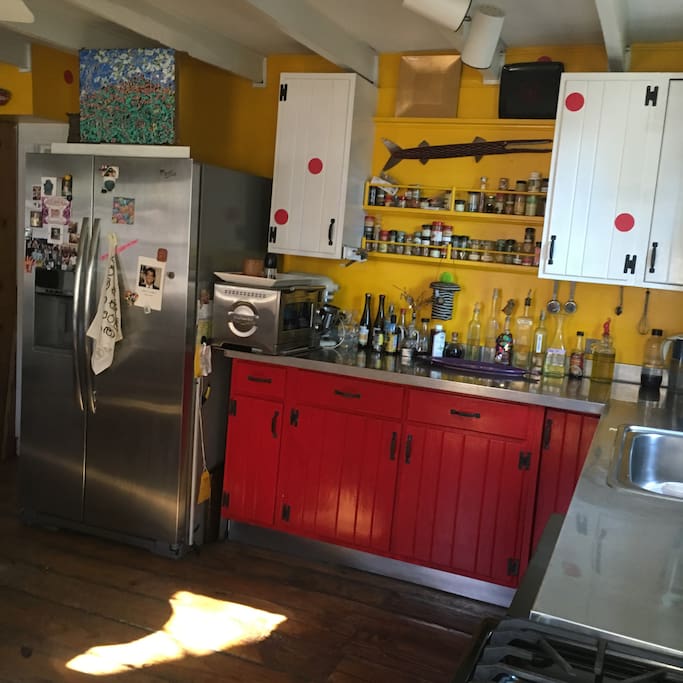 Bright, clean, well equiped kitchen