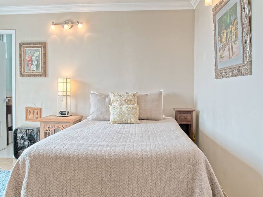 waikiki_grand_ovs_614_bedview2.jpg