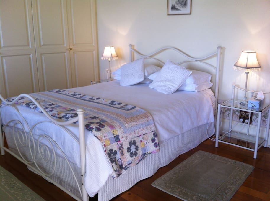 Main Bedroom Queen Bed