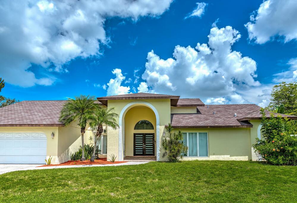 Experience the best of the Gulf Coast from this 4-bedroom, 3-bathroom Sarasota vacation rental house that comfortably sleeps 10!