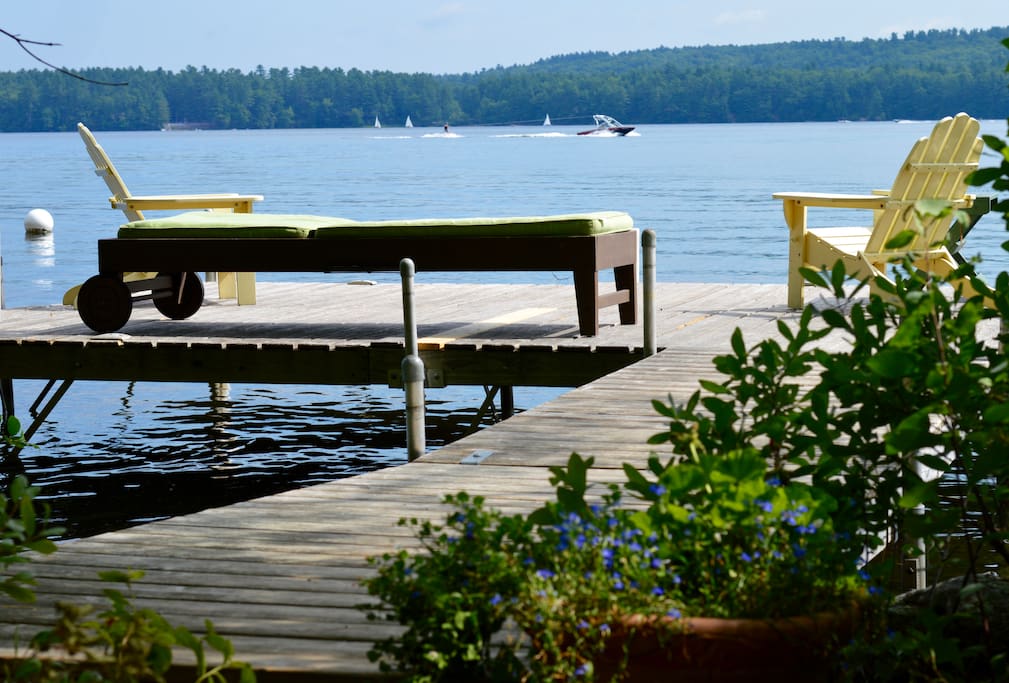 Idyllic Lakeside Cabin Cabins for Rent in Raymond, Maine, United States