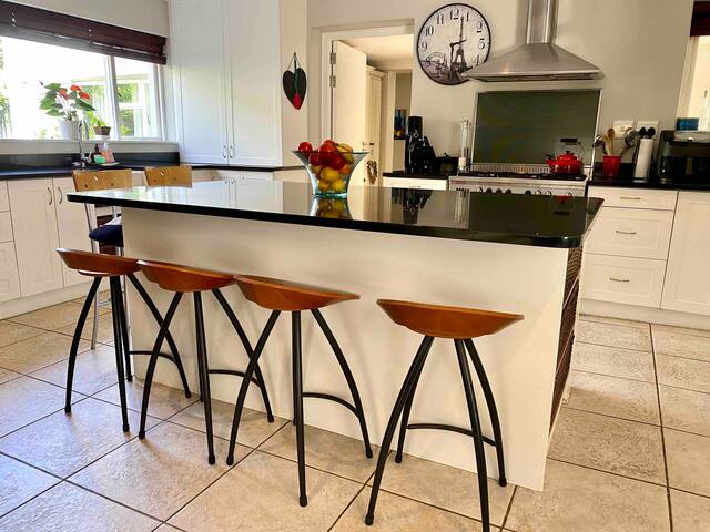 Family Friendly home in Newlands, top location. gallery image 2