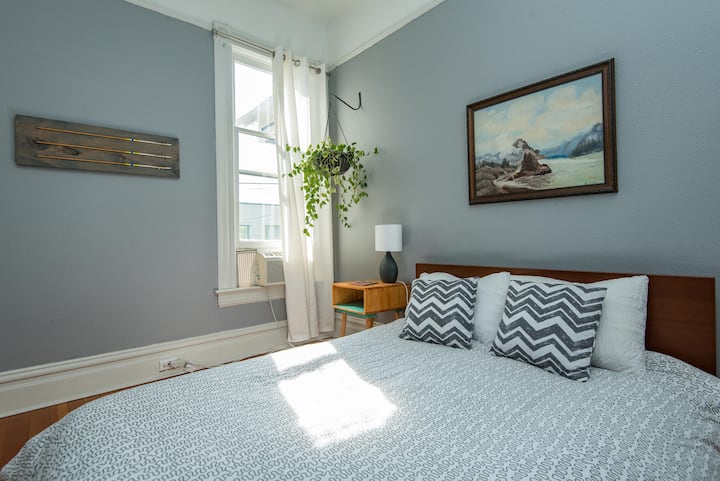 Front bedroom gets great morning light.