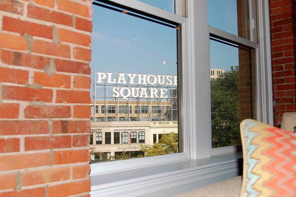 Breathtaking views of the renowned PlayHouse Square marquee sign