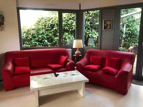 Annonce Airbnb populaire: 100 m2 apartment in the city center à Orangerie Conseil Des Xv