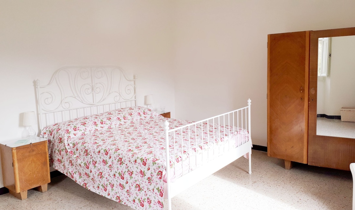 Spálňa na prvom poschodí „Cuore d 'Abruzzo“. Spálňa „Srdce Abruzzo“ na prvom poschodí 