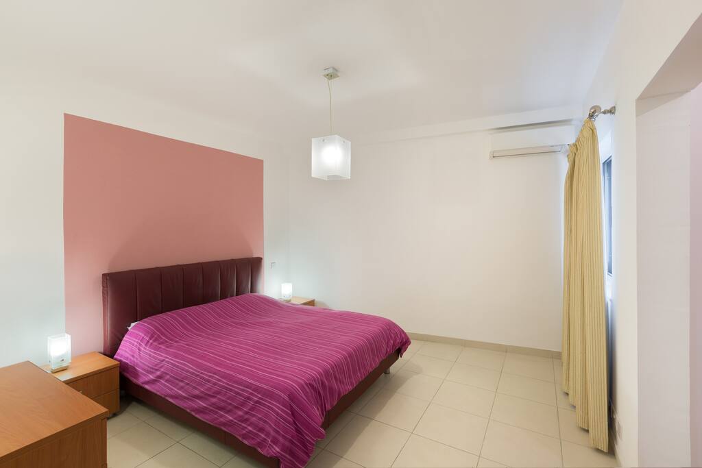 Spacious main bedroom