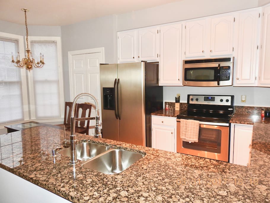 Kitchen and breakfast area