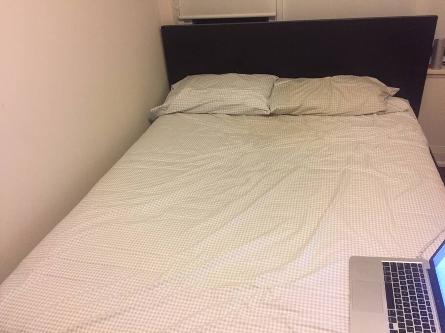 Bedroom
Queen Size Bed