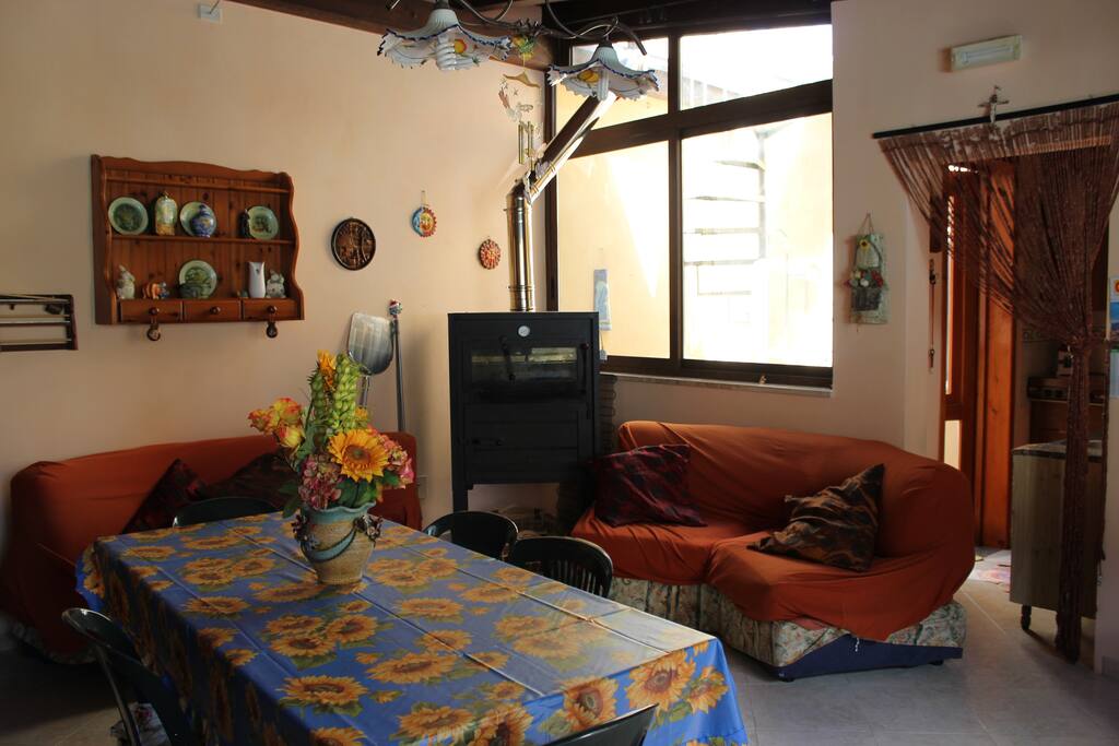 Living Area with heater - Soggiorno e Stufa a Pellet