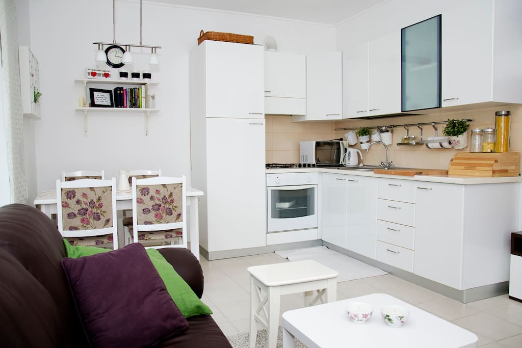 Fully equipped kitchen with microwave