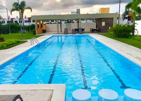 Spacious house with pool, 10minutes from the beach