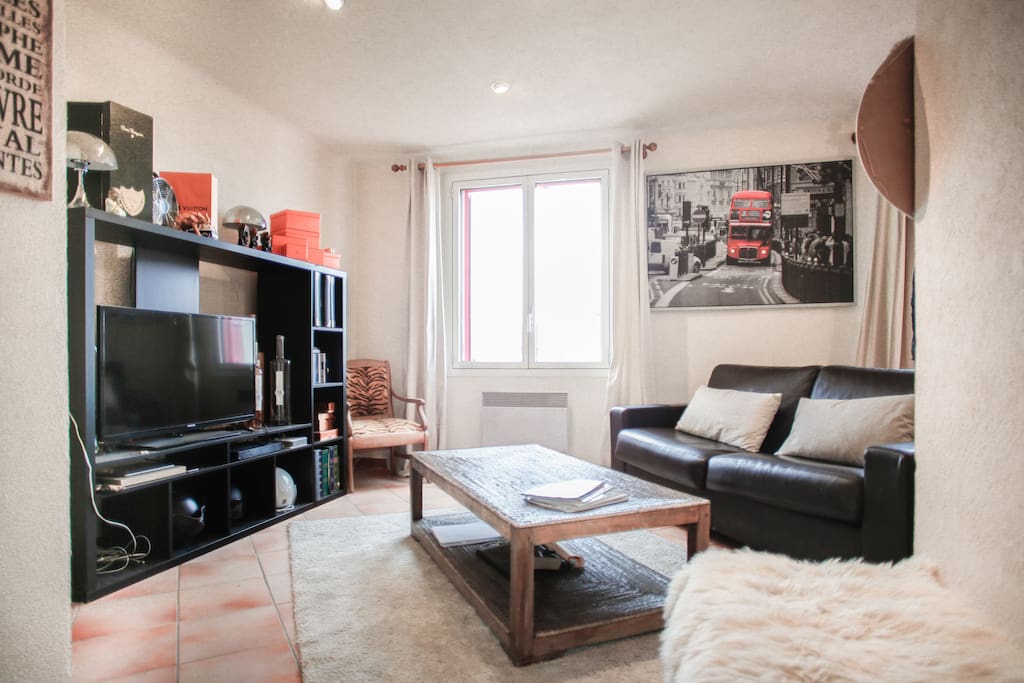 Le salon commun avec TV, Internet, etc de quoi se relaxer après une journée à la plage