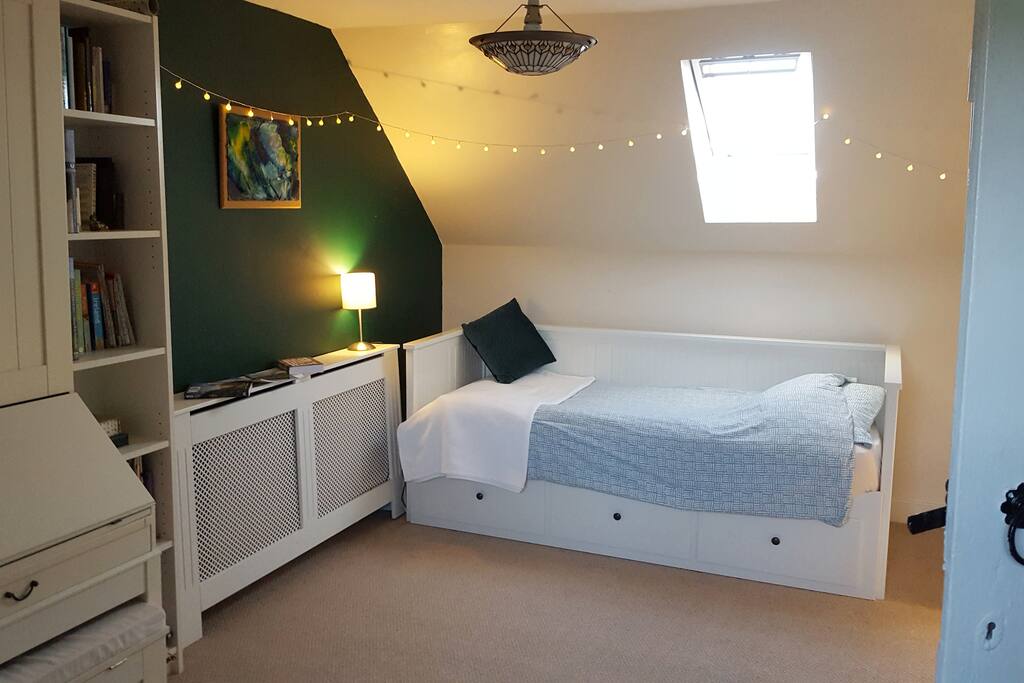 Guest bedroom. Bed converts to a double bed too.