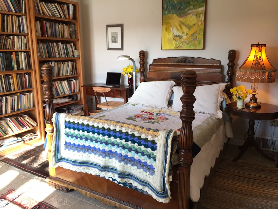 Bed & desk.