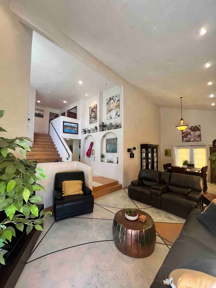 The City HouseUnique & Upscale Homesleeps 10! Houses for Rent in