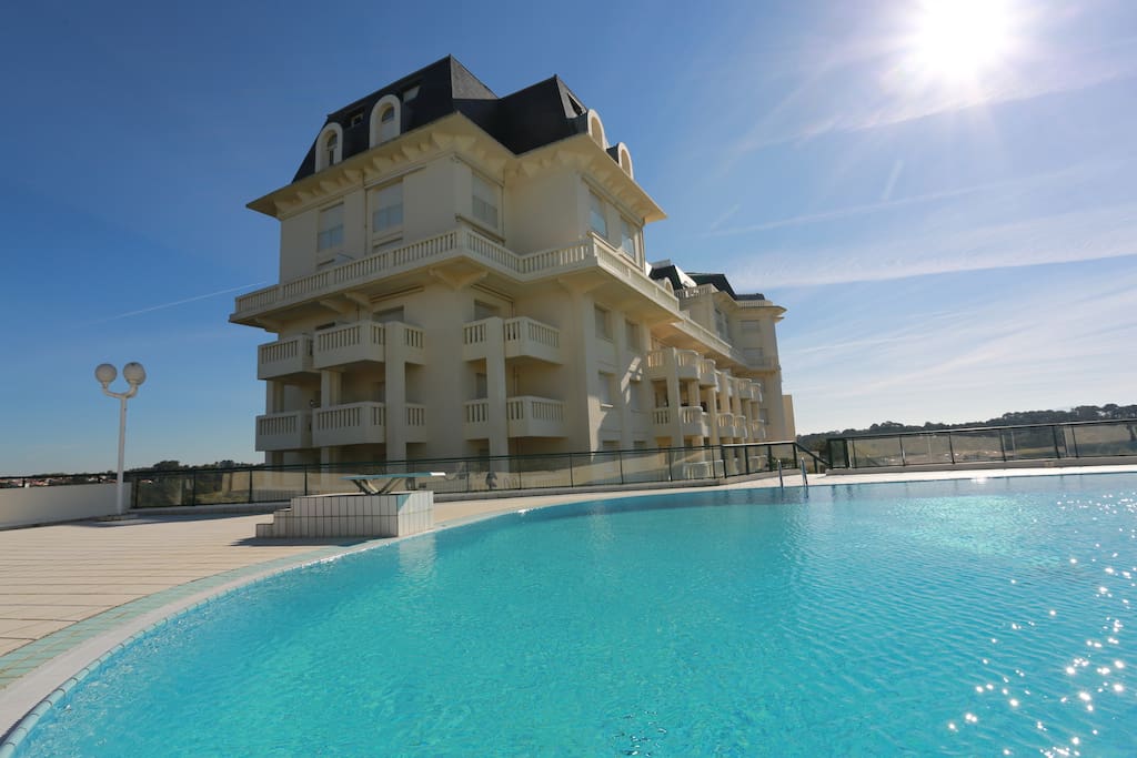 Vue générale et piscine panoramique chauffée