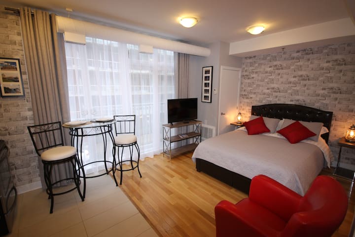 "G" Studio in Byward Market Downtown Ottawa