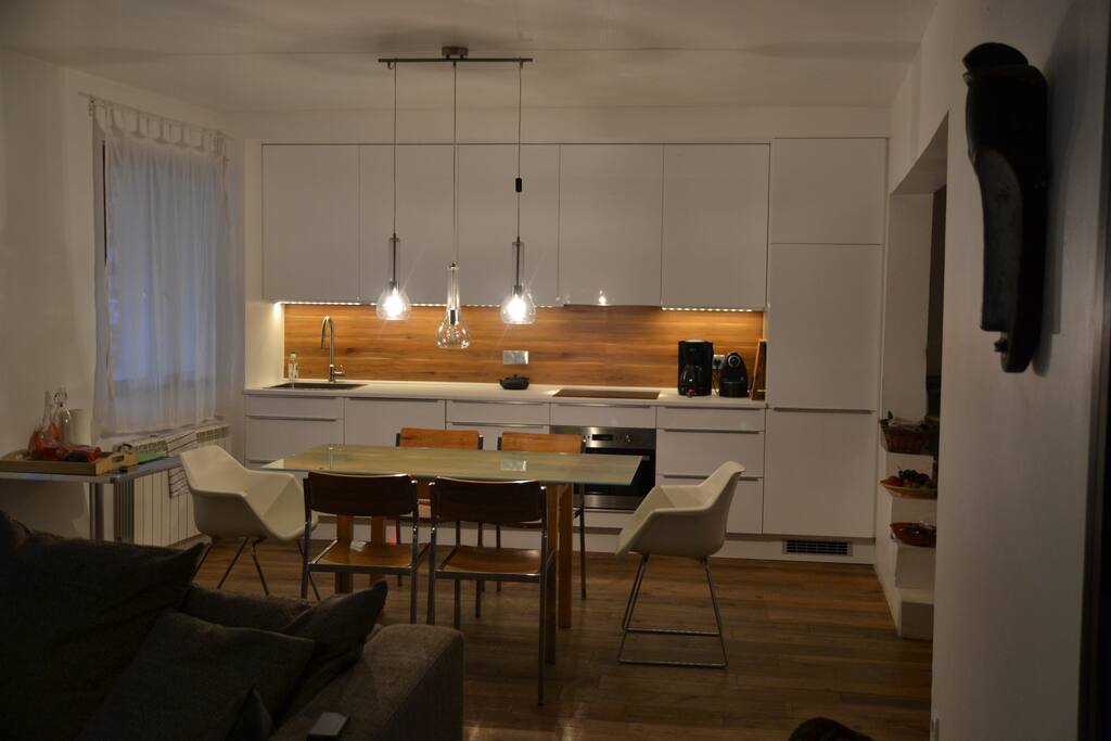 La cuisine ouverte sur le salon