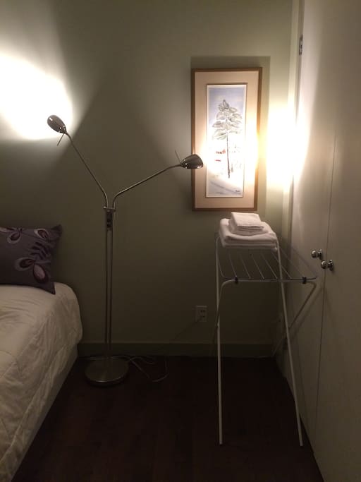 Bedroom/Chambre à coucher