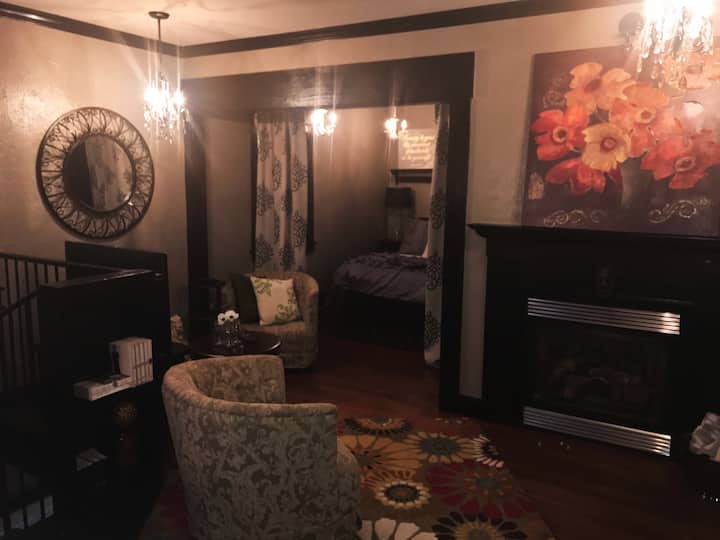 Მისაღები ოთახი გაზის ბუხრით