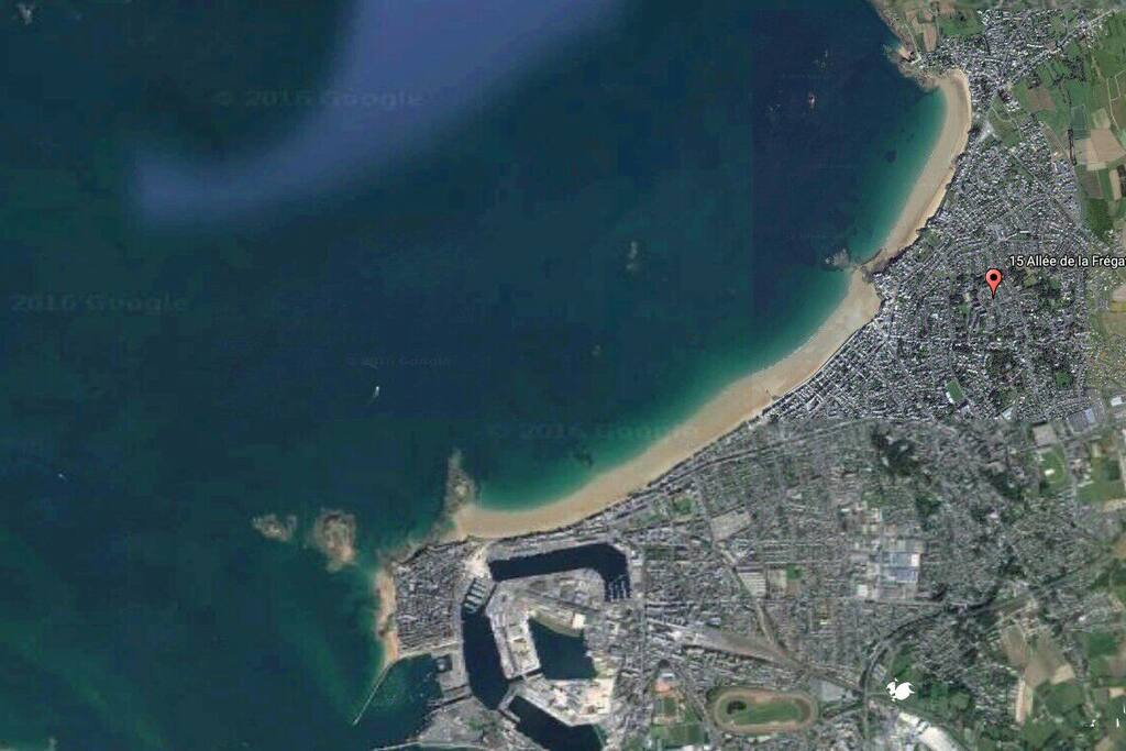 the beach is 5' walk away from home