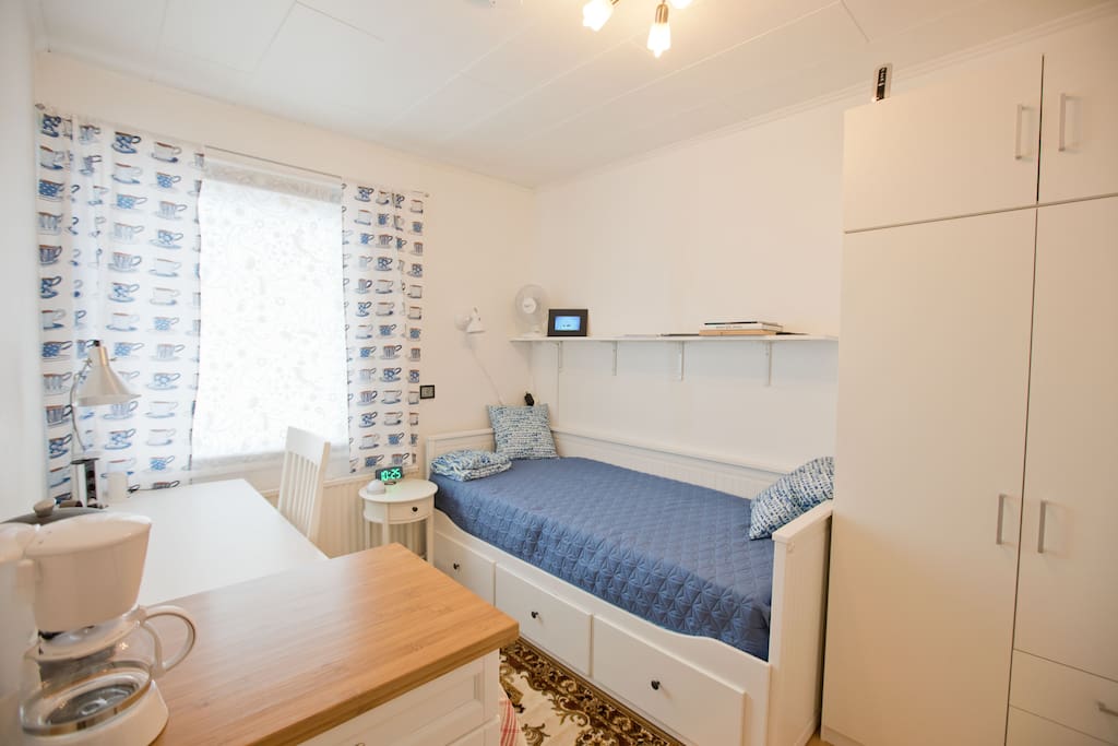 Bedroom single or doubble bed