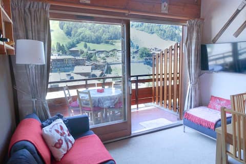 Top Airbnb: Central apt, south facing balcony with garage à Morzine